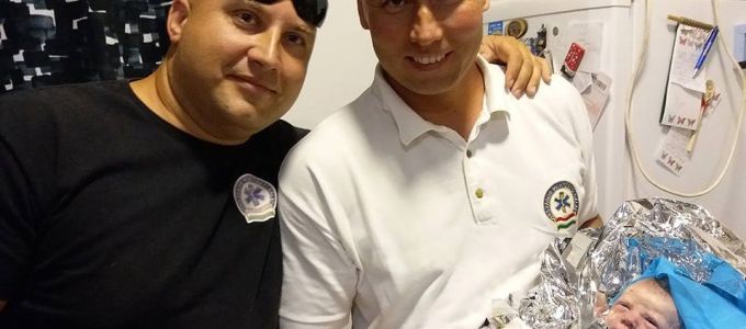 Otthonában segítettek világra egy kisbabát a mentők Otthonában segítettek világra egy kisbabát a mentők