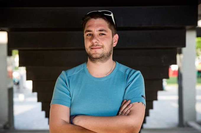 "Ugyan már, ez egy szar. Annyira se szeret titeket, hogy pénzt költsön rátok" - megdöbbentő szülő-gyerek beszélgetésre figyelt fel a tanár "Ugyan már, ez egy szar. Annyira se szeret titeket, hogy pénzt költsön rátok" - megdöbbentő szülő-gyerek beszélgetésre figyelt fel a tanár