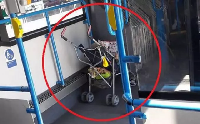 A metrópótló buszon hagyta valaki kétéves kisfiát a napokban