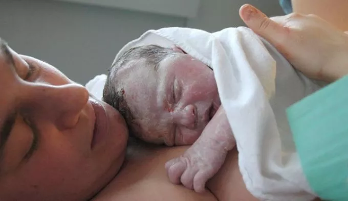 Nagyon sok baba szőrösen születik - ezt kell tudni a lanugo-ról