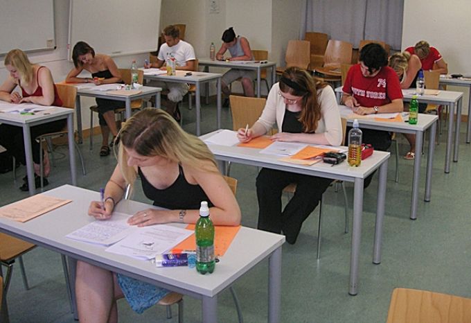 Szerdán este 8 órakor derülnek ki a felvételi ponthatárok - ezek a legnépszerűbb szakok az idén Szerdán este 8 órakor derülnek ki a felvételi ponthatárok - ezek a legnépszerűbb szakok az idén