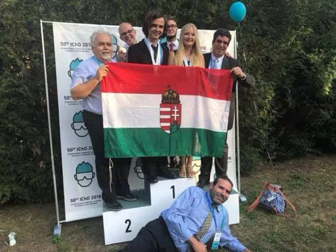 Négy érmet nyertek a magyar diákok a Nemzetközi Kémiai Diákolimpián
