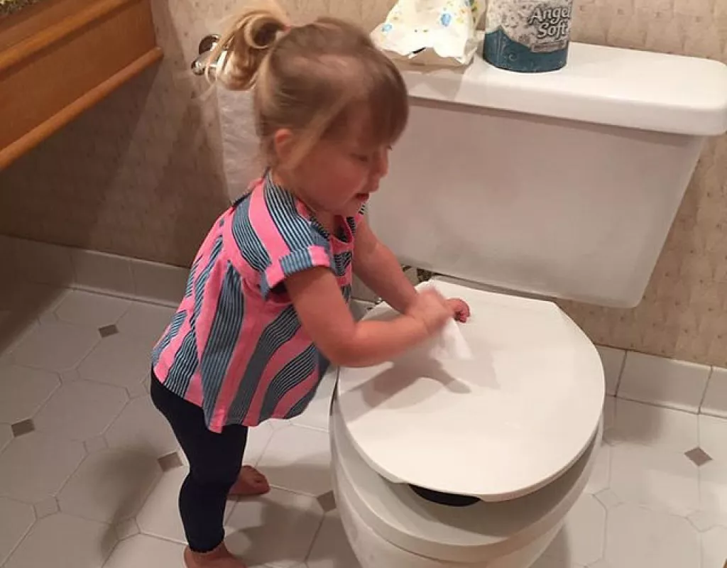 Gyerek a WC-n Gyerek a WC-n