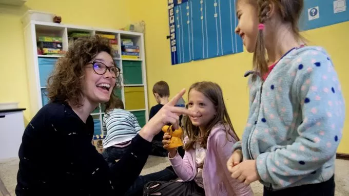 Barátkozni tanítják az autista gyerekeket