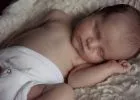„Felrobbant" a pelenka egy babán, miközben aludt