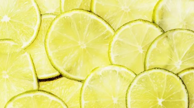 Többet árthat, mint használ: felejtsük el a citromos vizet!