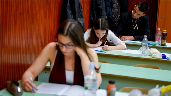 Pár óra alatt közel húszezren írták alá a petíciót a túl nehéz matekérettségi miatt Pár óra alatt közel húszezren írták alá a petíciót a túl nehéz matekérettségi miatt