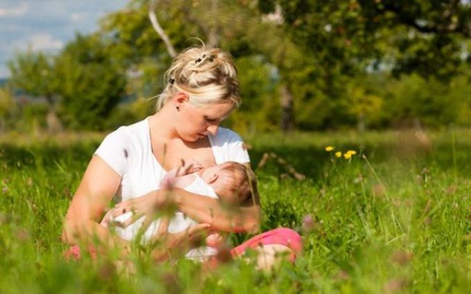 Így szoptass kánikulában! 5+1 tanács a kisbabák nyári táplálásához Így szoptass kánikulában! 5+1 tanács a kisbabák nyári táplálásához