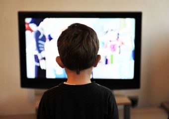 Autizmus-szerű tünetek mutatkoznak a gyereknél, ha túl sok tévét néz