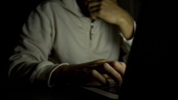 Szélsebesen terjed a neten a gyerekpornó, az ártatlannak tűnő videók is beteg emberek kezébe kerülhetnek Szélsebesen terjed a neten a gyerekpornó, az ártatlannak tűnő videók is beteg emberek kezébe kerülhetnek