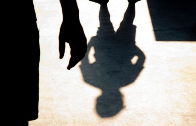 Felfüggesztettet kapott az iskolatársát boxerrel verő fiú Felfüggesztettet kapott az iskolatársát boxerrel verő fiú