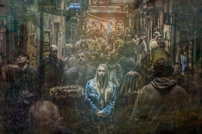 Elizabeth Farrelly írónő szomorú igazsága: nem tanítottuk meg gyermekeinket a boldogságra Elizabeth Farrelly írónő szomorú igazsága: nem tanítottuk meg gyermekeinket a boldogságra