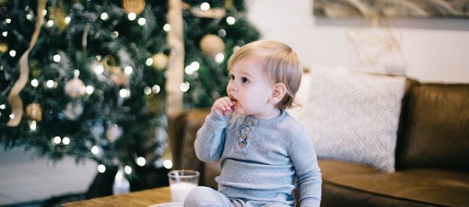 Így teheted a karácsonyfát baba- és kisgyerekbaráttá Így teheted a karácsonyfát baba- és kisgyerekbaráttá