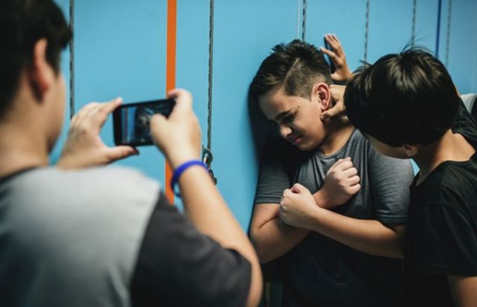 Durva bántalmazást vettek videóra egy kaposvári gyermekotthonban Durva bántalmazást vettek videóra egy kaposvári gyermekotthonban