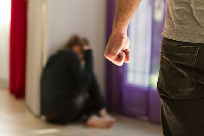 20 ezer hotelszobát nyit menedékül a francia kormány a bántalmazott nőknek 20 ezer hotelszobát nyit menedékül a francia kormány a bántalmazott nőknek