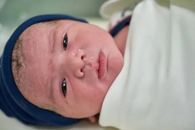 Tíz újszülött fertőződött meg koronavírussal egy temesvári szülészeten