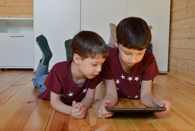 Zaklató jó kislányok, trágárul kommentelő alsósok: miért durvulnak el a gyerekek az Interneten? Zaklató jó kislányok, trágárul kommentelő alsósok: miért durvulnak el a gyerekek az Interneten?