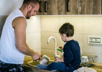 Hogyan fejleszti gyermekedet a házimunka? 