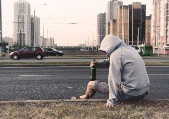 Hogyan segítsük a tizenéveseket elkerülni az alkoholfüggőséget?