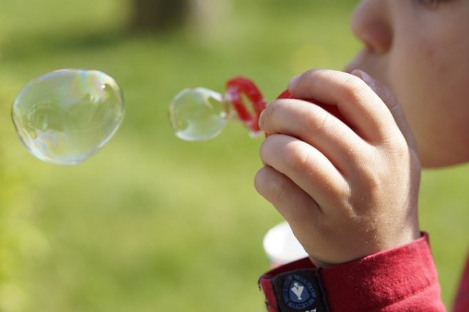 Lusta szüleik miatt töltik a gyerekek a lakásban a nyári szünetet Lusta szüleik miatt töltik a gyerekek a lakásban a nyári szünetet