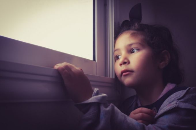 5 dolog, amit megtehetsz, hogy a szorongás ne rontsa gyermeked iskolai teljesítményét
