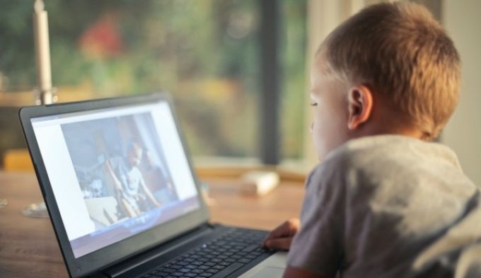 Nevelés a COVID idején - tanácsok az internet-pszichológustól a digi világ veszélyeire Nevelés a COVID idején - tanácsok az internet-pszichológustól a digi világ veszélyeire