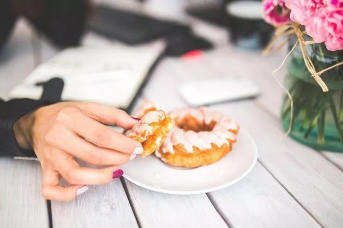 Gyorséttermi ételek és finom pékáruk depressziónövelő hatása