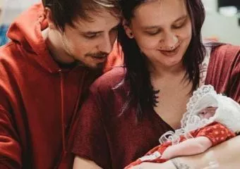 Egy édesanya önfeláldozó gesztusa: világra hozta súlyos agyi rendellenességekkel született babáját, hogy megmentse más csecsemők életét!