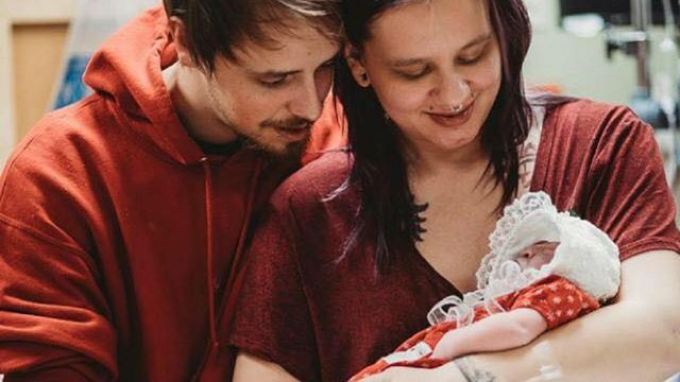 Egy édesanya önfeláldozó gesztusa: világra hozta súlyos agyi rendellenességekkel született babáját, hogy megmentse más csecsemők életét! Egy édesanya önfeláldozó gesztusa: világra hozta súlyos agyi rendellenességekkel született babáját, hogy megmentse más csecsemők életét!