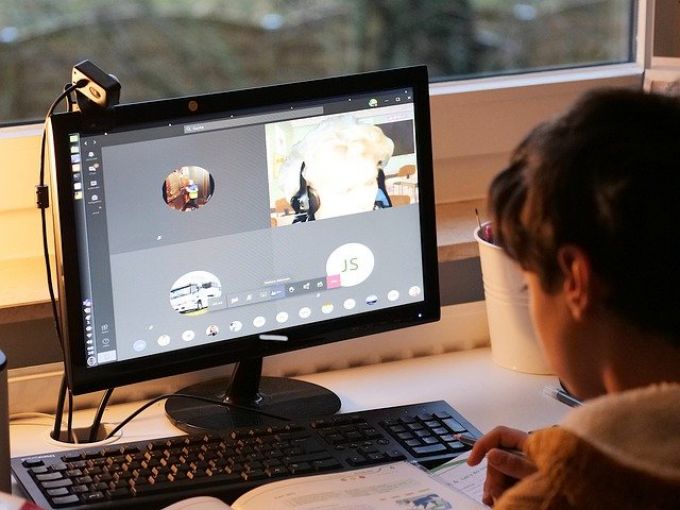 Mit lát a tanár a távoktatásban a gyereken kívül? Helyzet-kép Mit lát a tanár a távoktatásban a gyereken kívül? Helyzet-kép