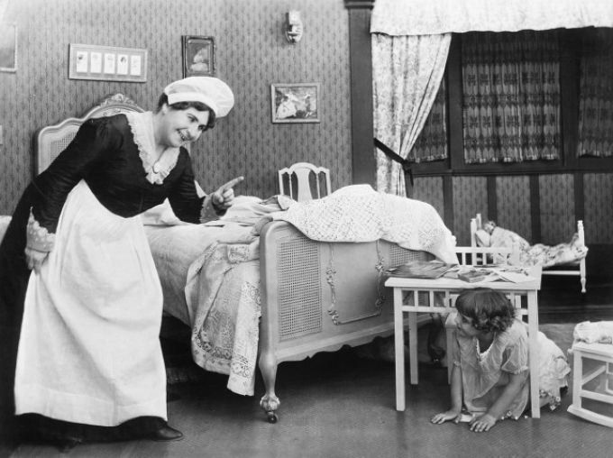 Nevelőnők, dadusok, nanny-k, és au pair-ek: háttérben maradnak, mégis igazgatják a világot Nevelőnők, dadusok, nanny-k, és au pair-ek: háttérben maradnak, mégis igazgatják a világot