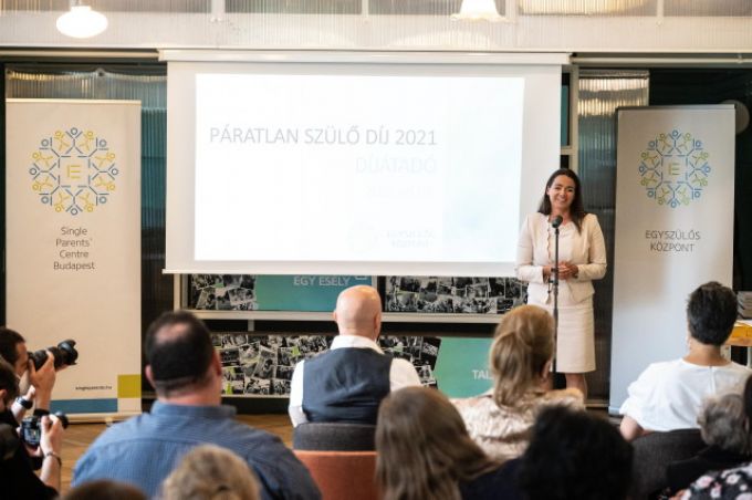 Novák Katalin: ”Az egyszülős családok nincsenek egyedül” Novák Katalin: ”Az egyszülős családok nincsenek egyedül”