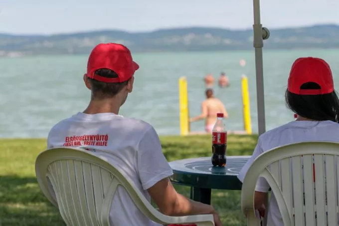Júliustól szezon végéig lesz Balatoni Elsősegélynyújtó Szolgálat a strandokon