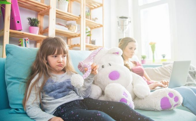 A gyerek sosem várhat! - üzeni egy édesanya, aki maga is a képernyőt nézte a gyereke arca helyett A gyerek sosem várhat! - üzeni egy édesanya, aki maga is a képernyőt nézte a gyereke arca helyett