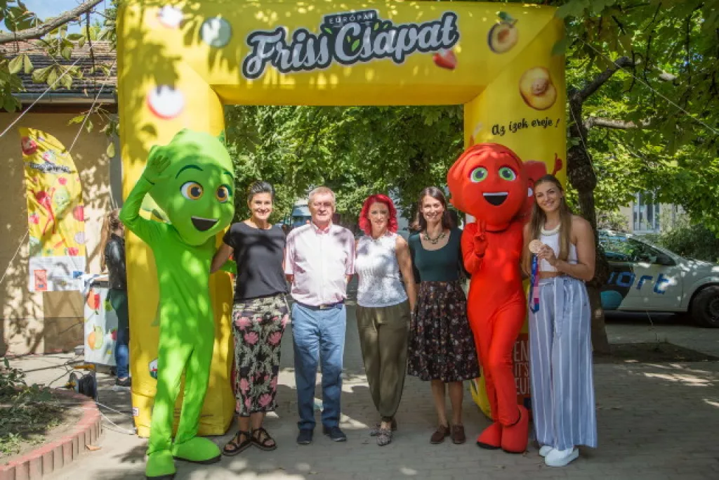 Európai Friss Csapat: Az őszibarack nyomában Európai Friss Csapat: Az őszibarack nyomában