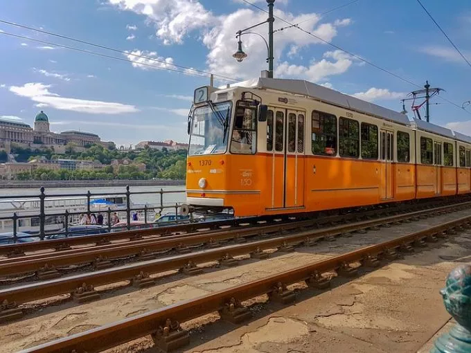 Ingyenes lesz a 14 év alattiak számára a tömegközlekedés Budapesten