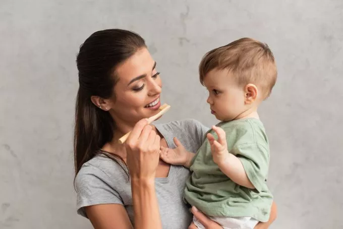 A gyerekkori fogszuvasodás akár már egy éves kor alatt is elkezdődhet