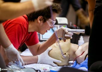 THE rangsor: orvos- és egészségtudományi területen a világ legjobb 200 egyeteme között a Semmelweis