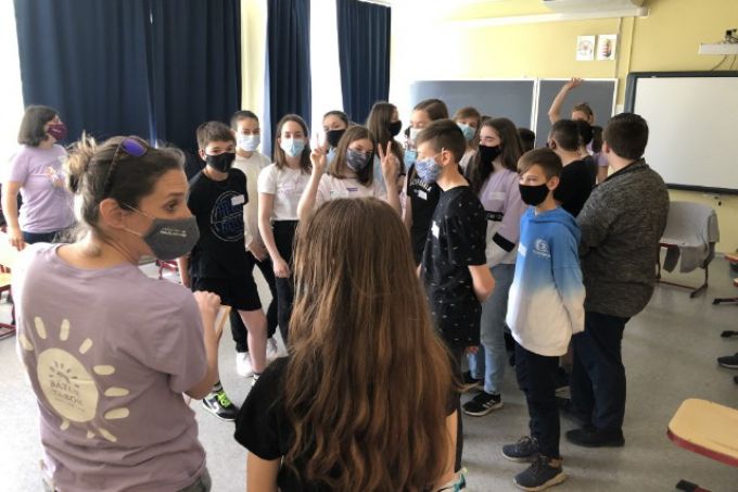 Az iskolákban is beteg gyerekeknek ad bátorságot a Bátor Tábor Az iskolákban is beteg gyerekeknek ad bátorságot a Bátor Tábor