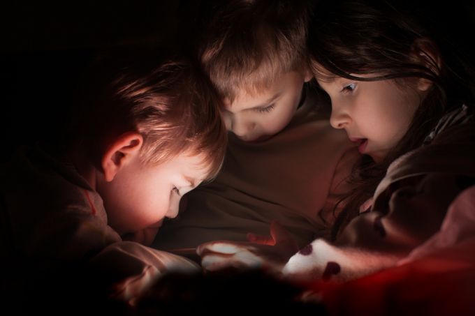 A mobiltelefon hatása a fiatalokra: A telefonfüggőség tönkreteheti a gyermekkort! A mobiltelefon hatása a fiatalokra: A telefonfüggőség tönkreteheti a gyermekkort!