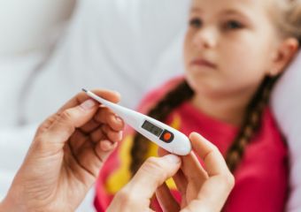 Gyerekeknél a náthát és a koronavírust csak teszteléssel különböztethetjük meg egymástól!