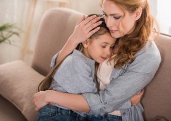 Sok szülőnek fogalma sincs róla, milyen nagy szükségük van a gyerekeknek az ölelésre, szeretgetésre