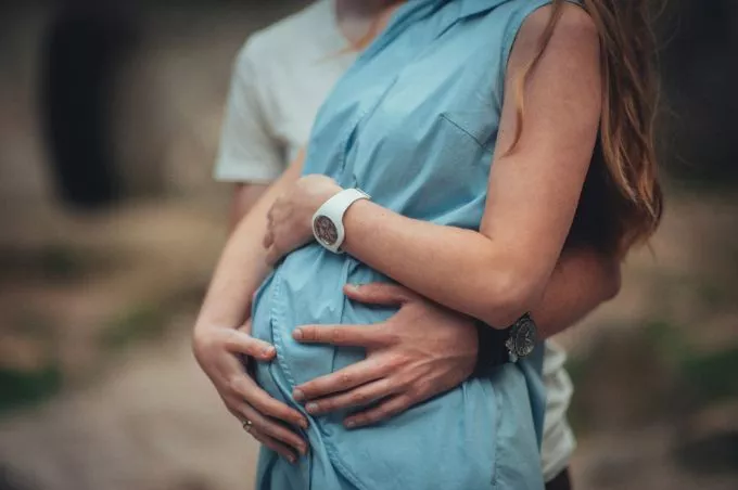 Odabújik vagy épp megijed - Mit érez a baba, ha valaki megsimogatja a hasamat? Odabújik vagy épp megijed - Mit érez a baba, ha valaki megsimogatja a hasamat?