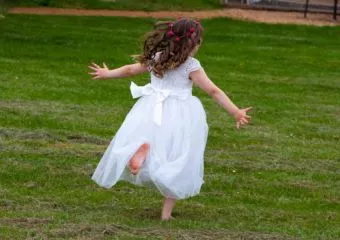 Káosz helyett önfeledt szórakozás - Így éld túl az esküvőszezont kisgyerekkel