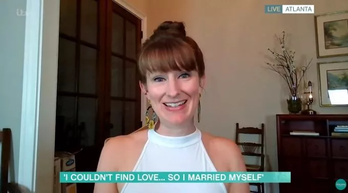 12 éve él boldog házasságban saját magával egy brit nő