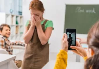 Pszichológiai, érzelmi és társadalmi károkat okozhat az online zaklatás