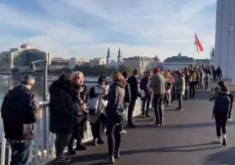 "Sosem volt még ennyire jó érzés egy üres termet látni" - Jocó bácsi reagált a ma reggeli diák-szülő élőláncra