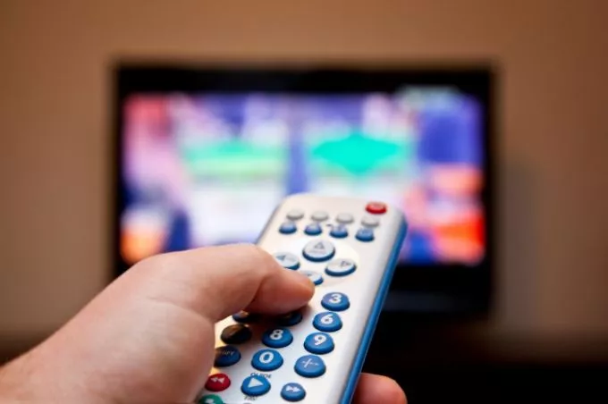 A túl sok tévénézés vénás egészségünk ellensége - A trombózis és a tévénézés kapcsolata