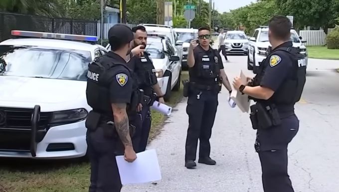 Videón, ahogy az életéért fut a kislány, akit el akartak rabolni Videón, ahogy az életéért fut a kislány, akit el akartak rabolni