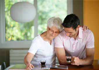 Szerelmet színlelt, így szerezte volna meg egy 32 évvel idősebb nő budapesti lakását 